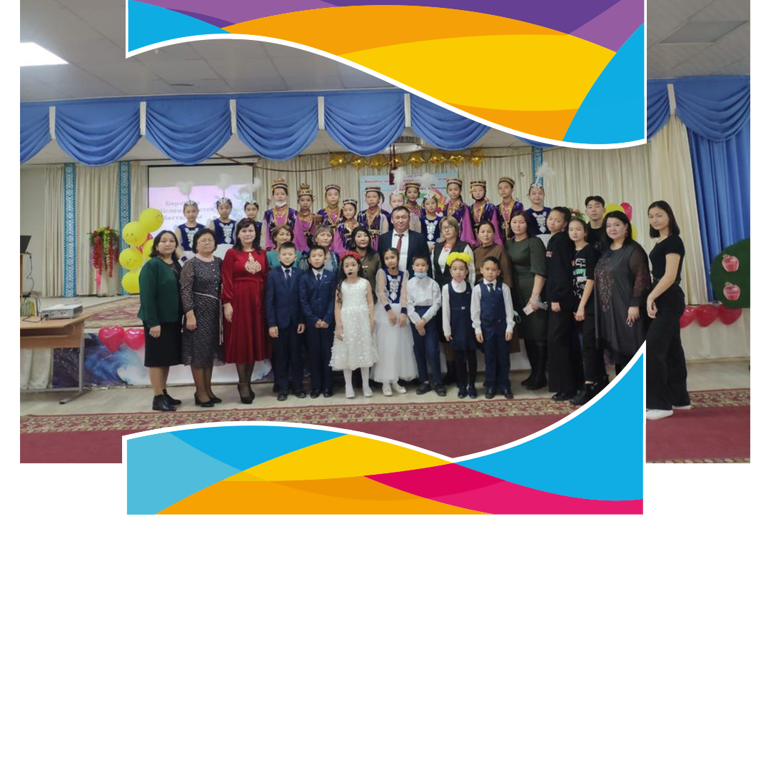 Іле ауданы,Жәпек батыр ауылы, 36 орта мектебінде "Өзін-өзі тану: Сүйіспеншілік пен Шығармашылық педагогикасы" дәстүрлі онкүндігінің жабылуына орай «Барлығы сүйіспеншіліктен басталады» атты концерттік бағдарлама өтті.